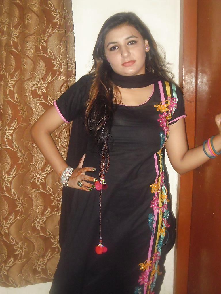 19P Sexy pakistani wife