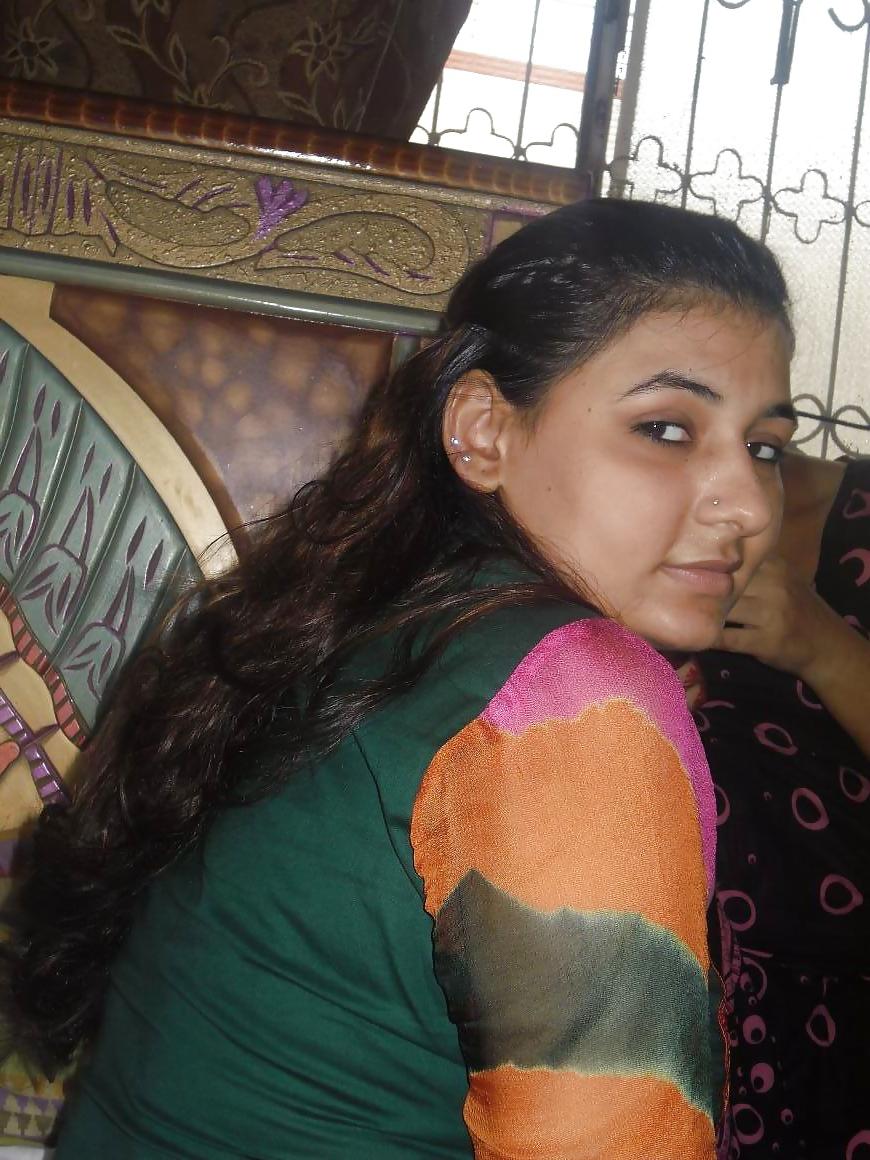 19P Sexy pakistani wife