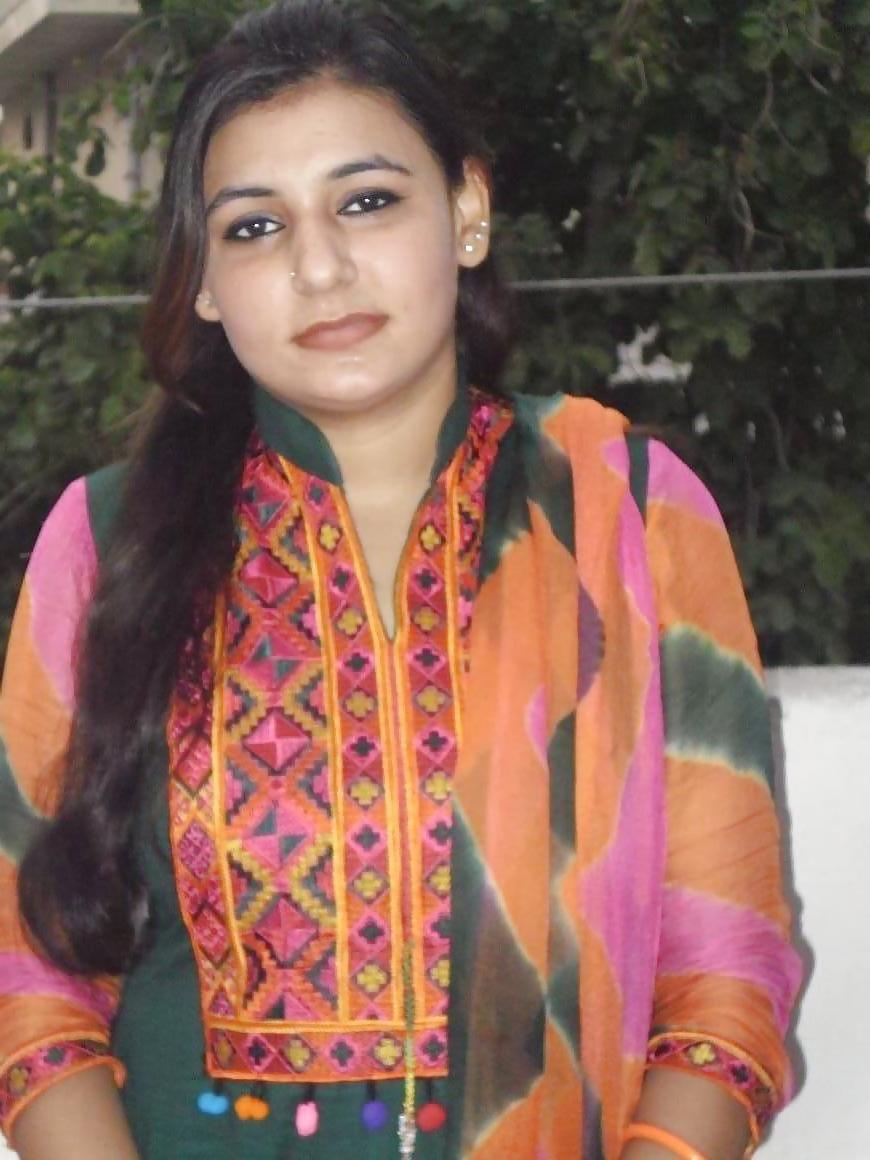 19P Sexy pakistani wife