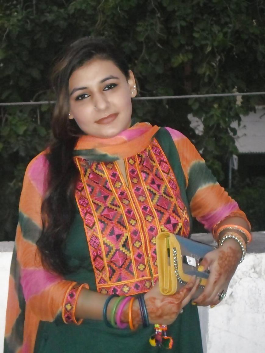 19P Sexy pakistani wife