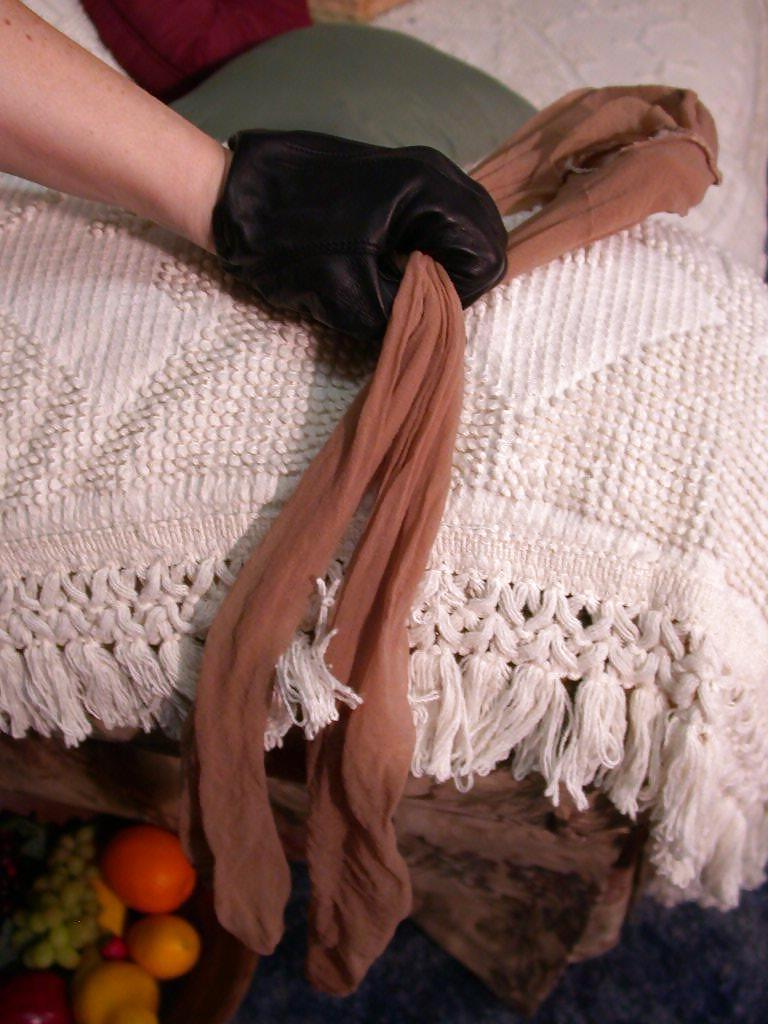 25P Babe in pantyhose-the intruder.