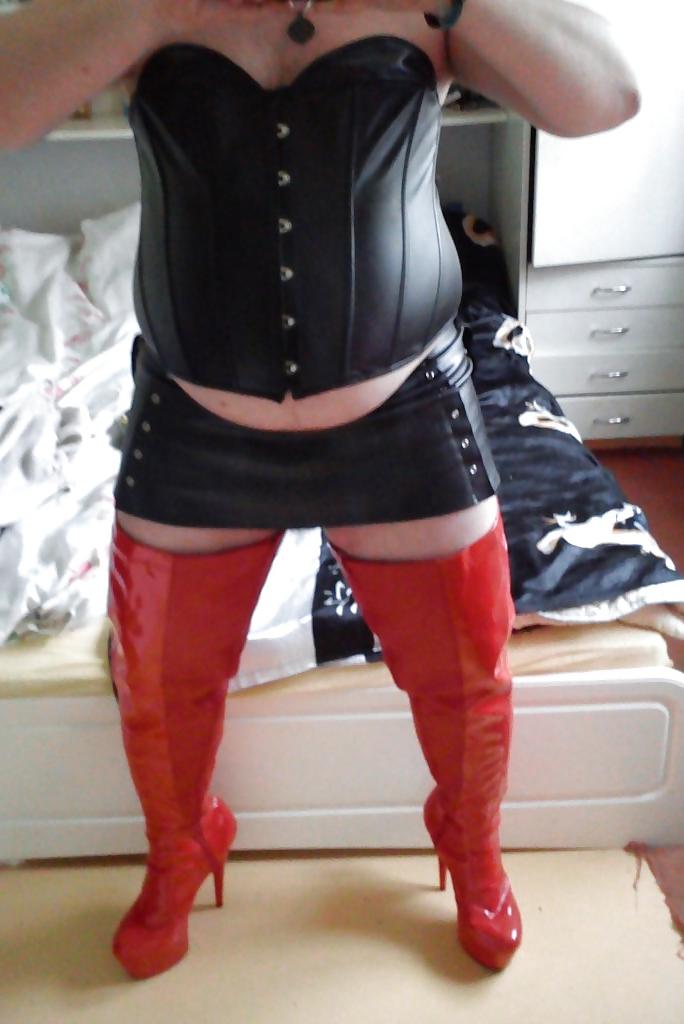 10P Skirt & Corset