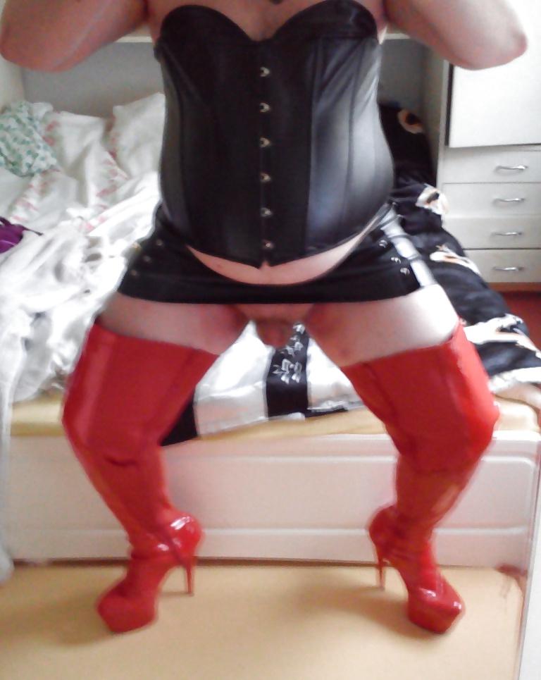 10P Skirt & Corset