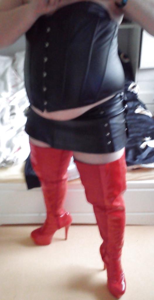 10P Skirt & Corset