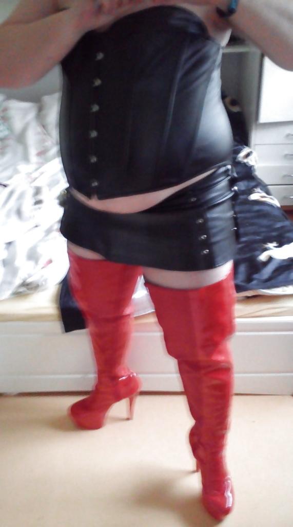 10P Skirt & Corset