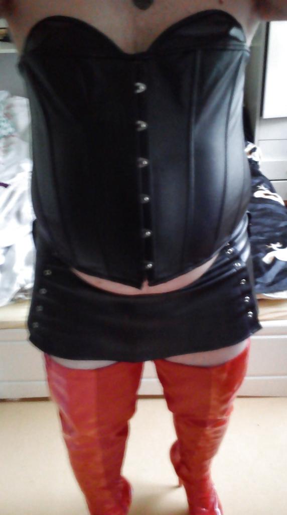 10P Skirt & Corset