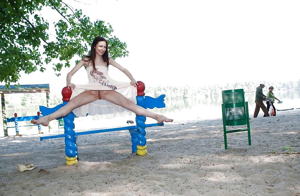 25P Women Flashing Their Body Privates