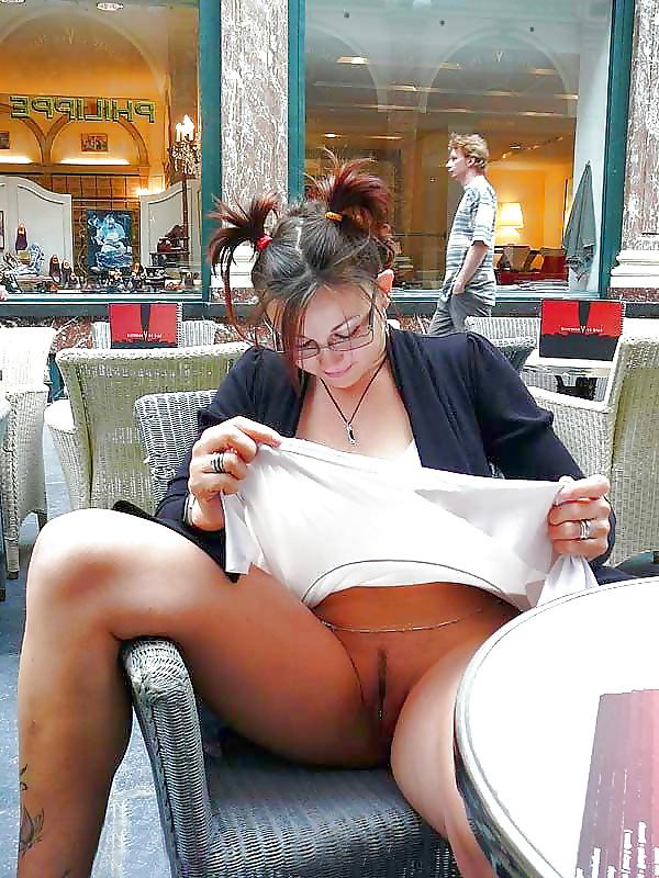 25P Women Flashing Their Body Privates