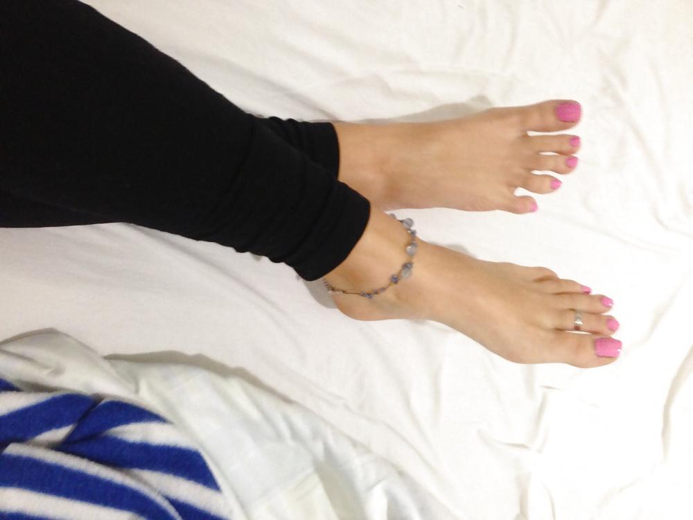 16P Sexy pink footjob