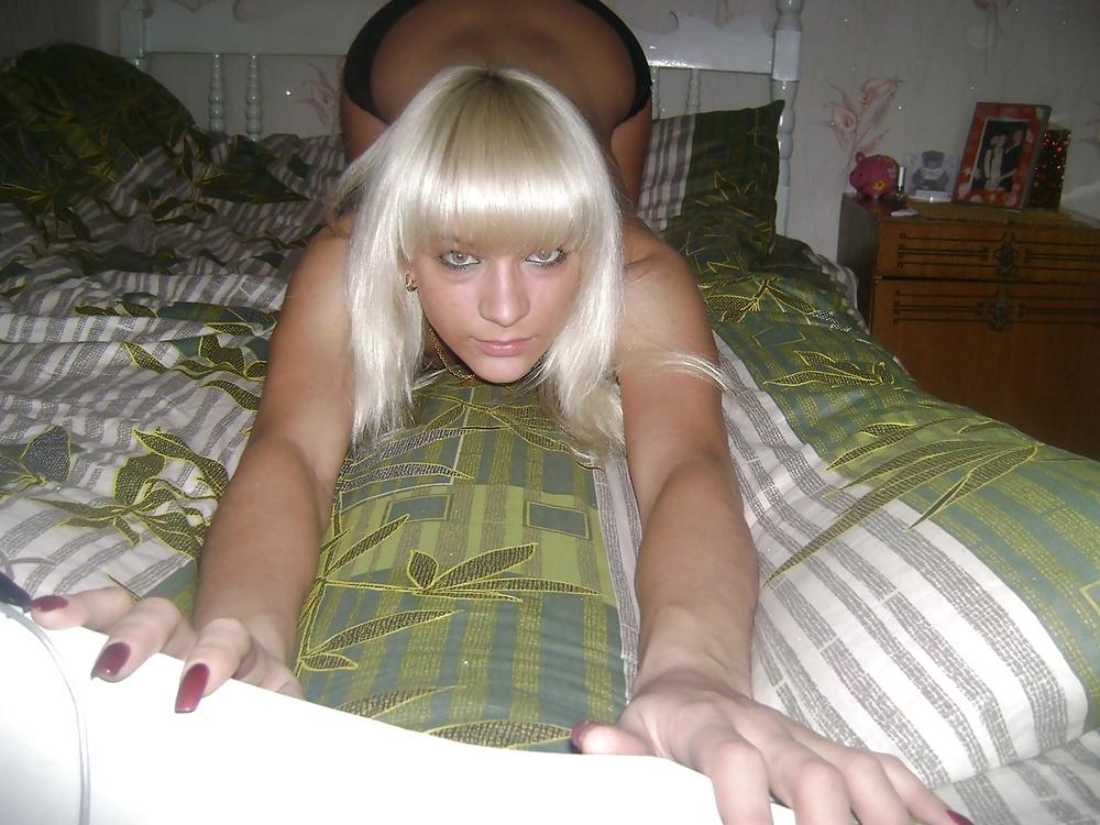 25P Kleines blondes Teen hat was