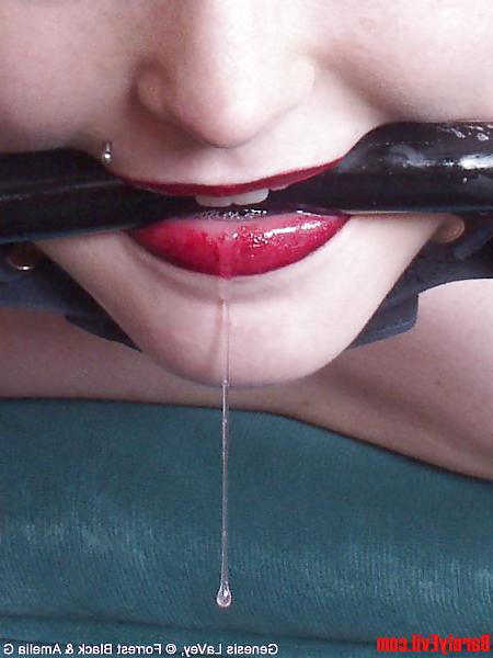 25P Drooling Gagged Slaves 