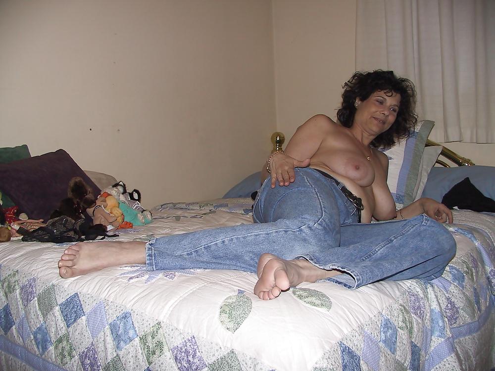 13P ----- Hot tits in blue jeans
