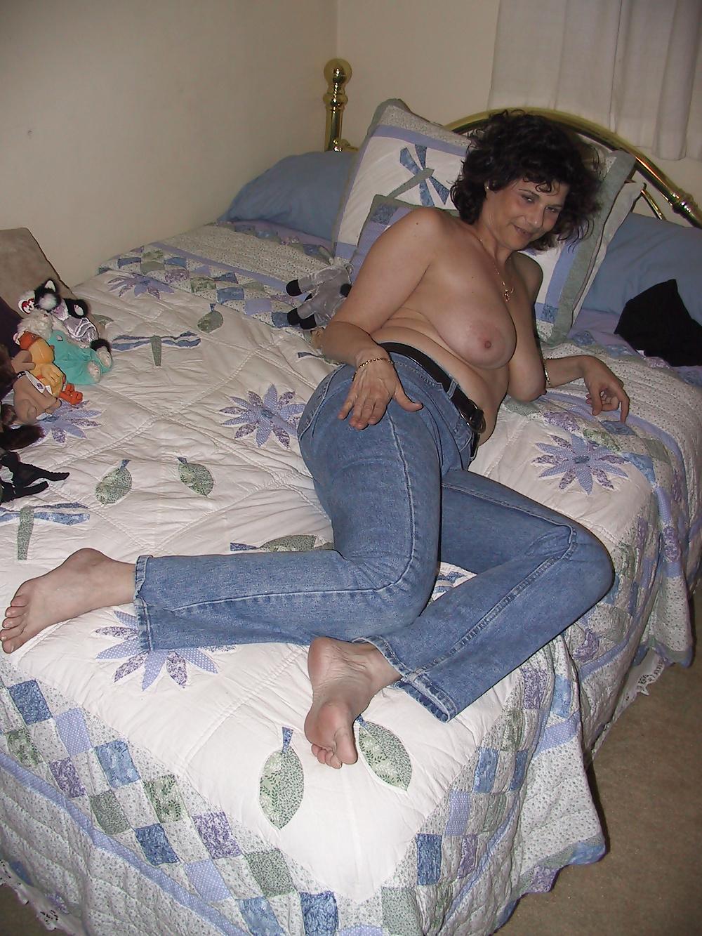 13P ----- Hot tits in blue jeans