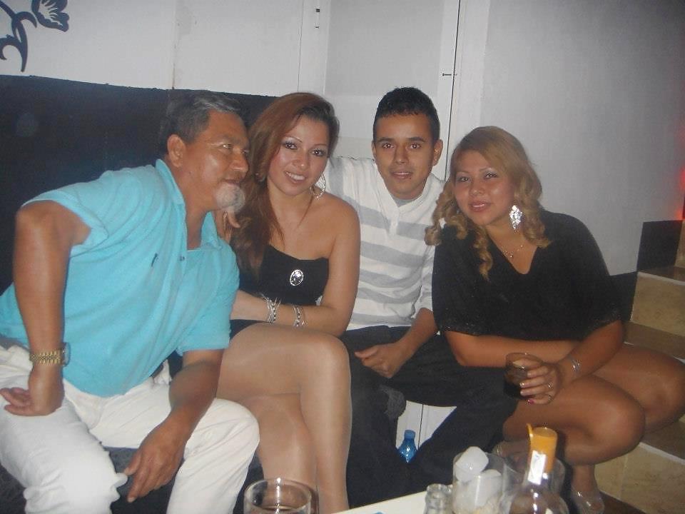 25P Latinas sexys in pantyhose