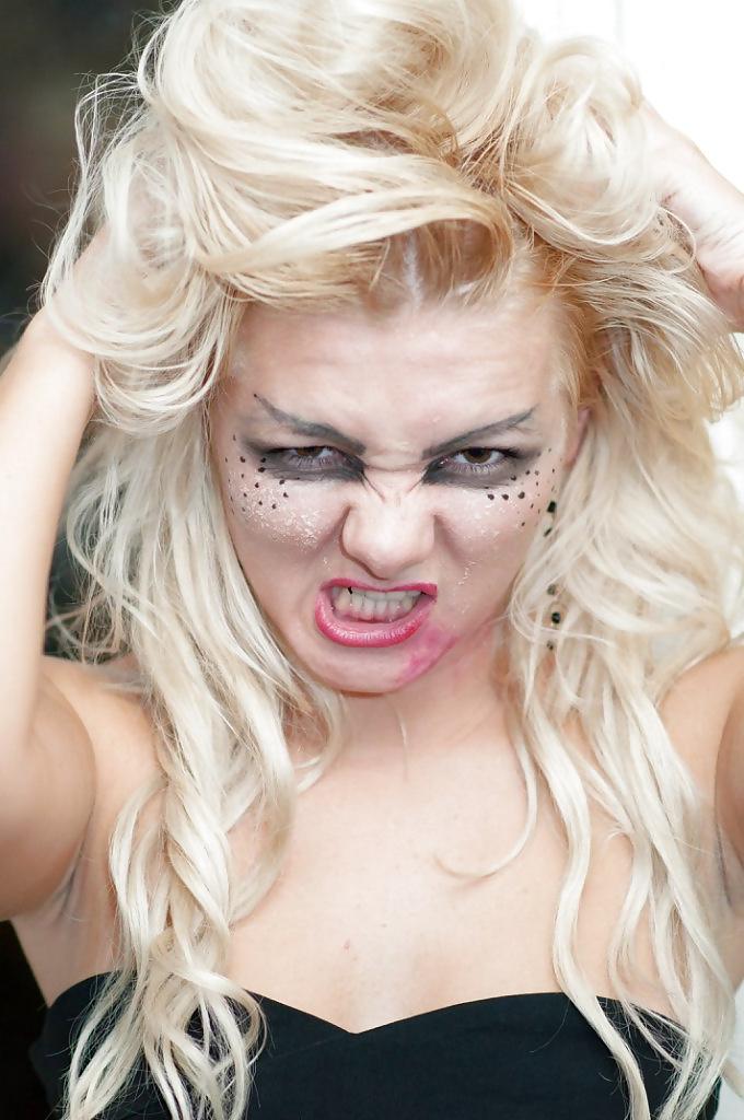 21P Do you want to fuck me or my friends hard? tell me