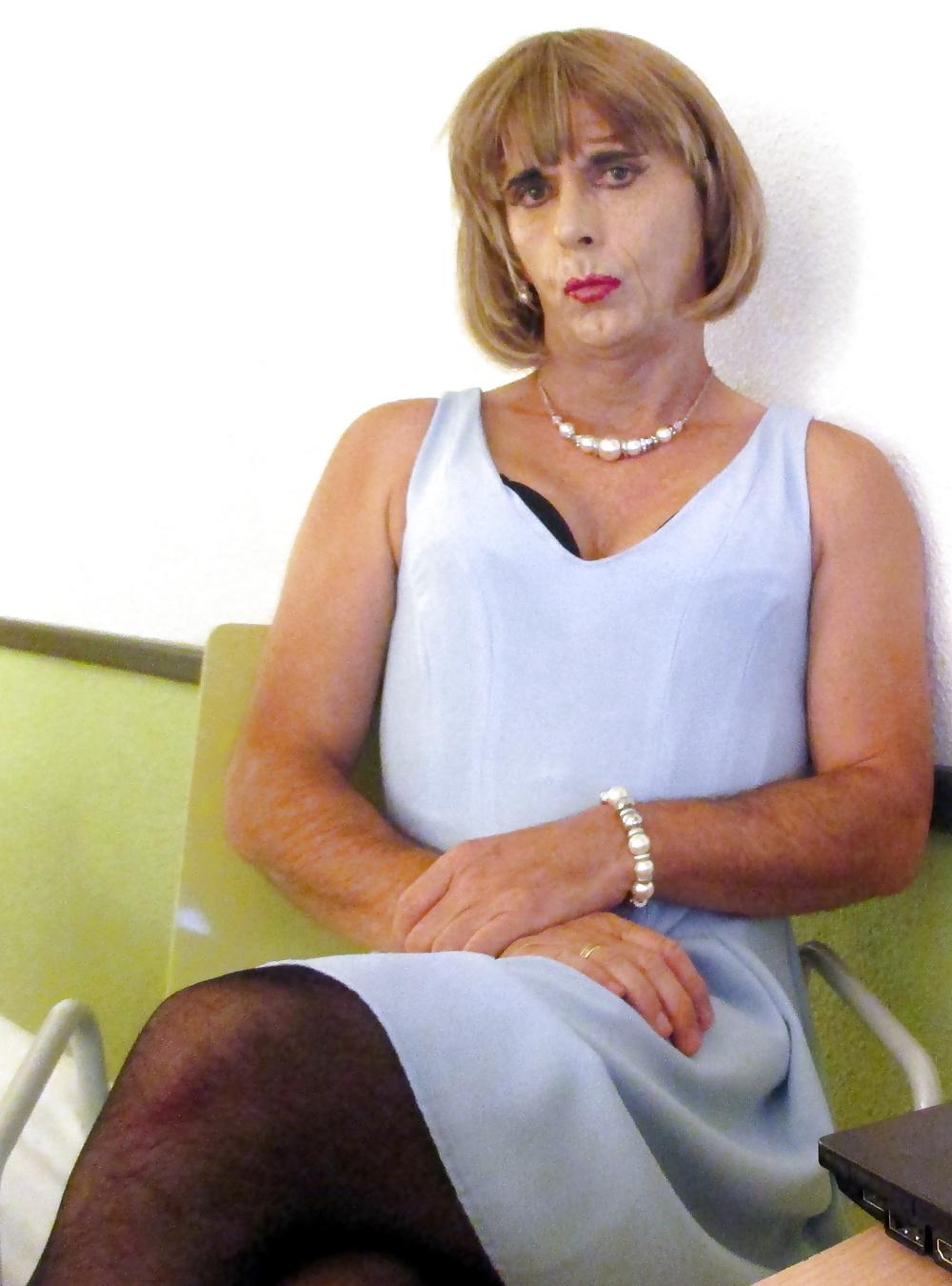 25P Dressing up 