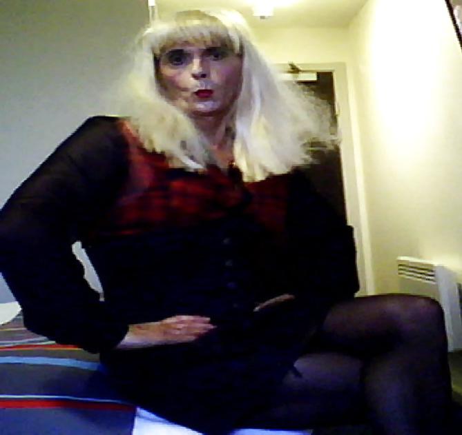 25P Dressing up 