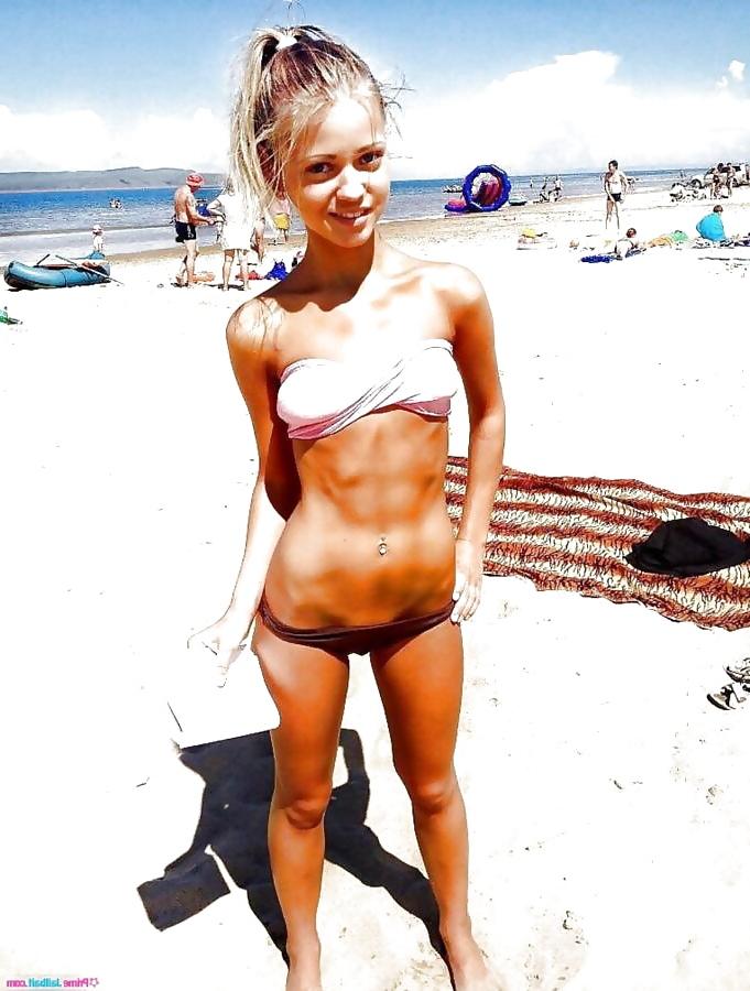 25P Sexy Girls In Swim Suits
