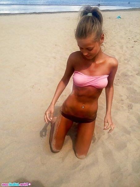 25P Sexy Girls In Swim Suits