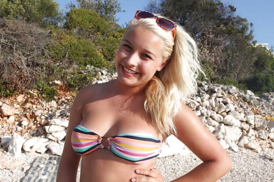 25P Sexy Girls In Swim Suits