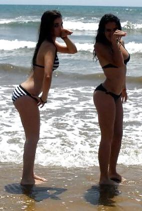 25P Sexy Girls In Swim Suits