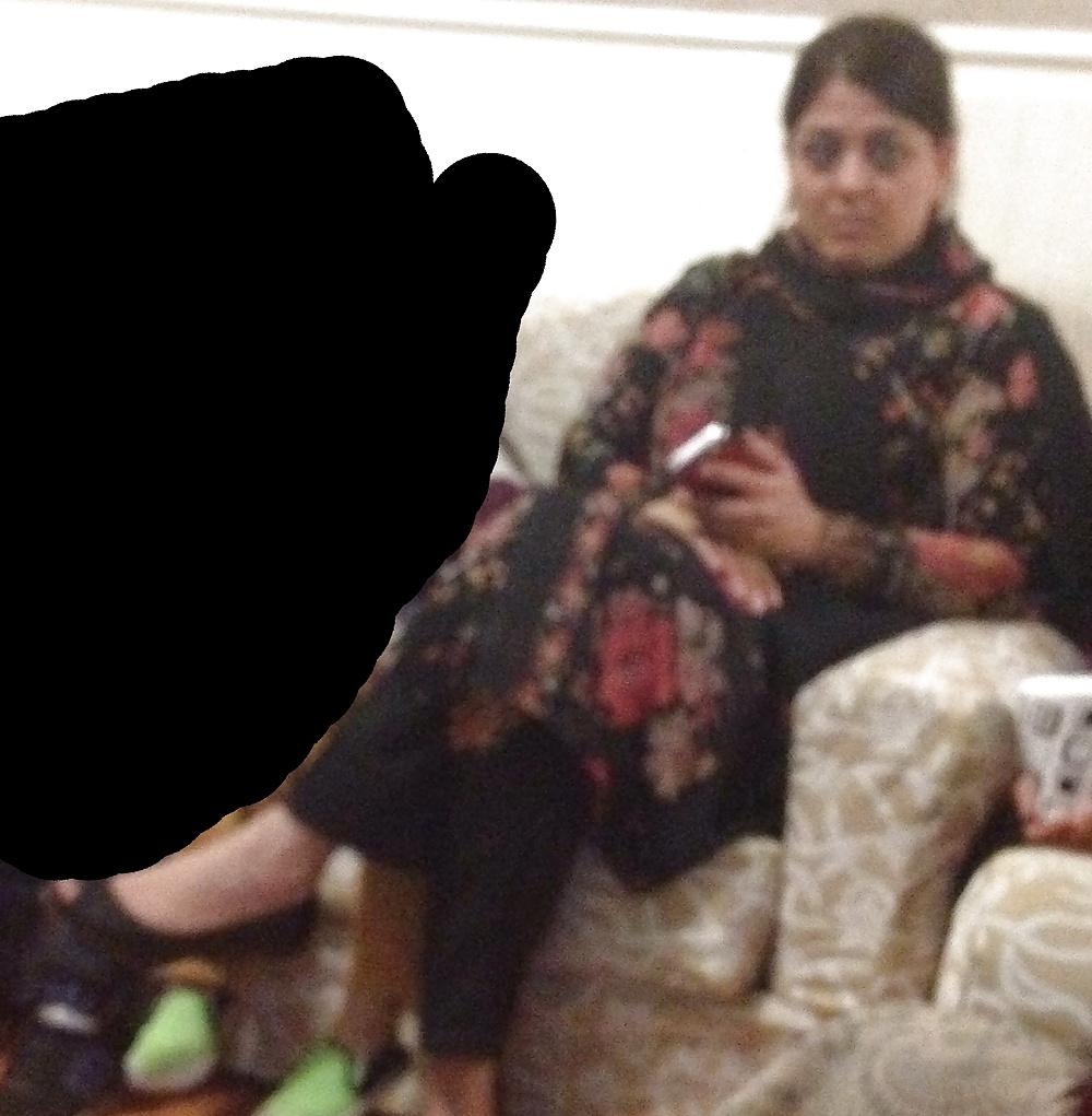 18P Hot Pakistani Mum Big Tits