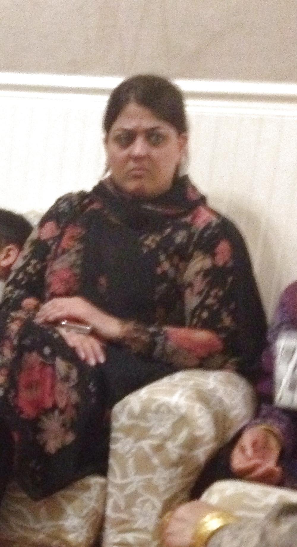 18P Hot Pakistani Mum Big Tits