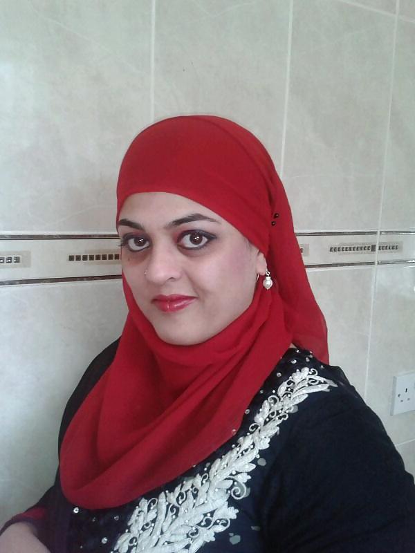 18P Hot Pakistani Mum Big Tits