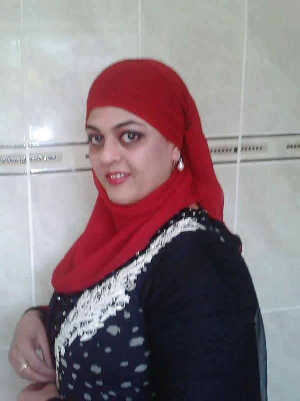 18P Hot Pakistani Mum Big Tits