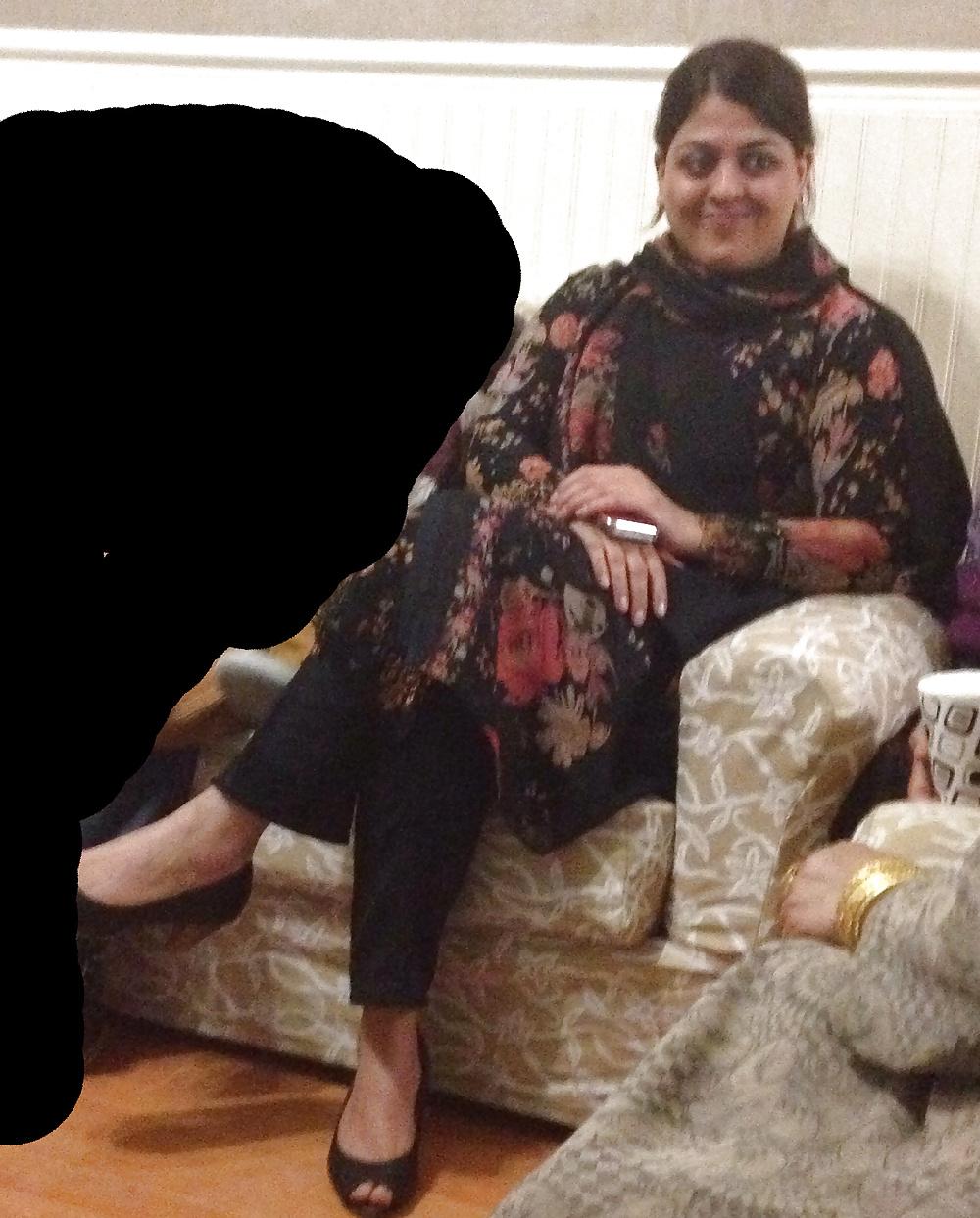18P Hot Pakistani Mum Big Tits