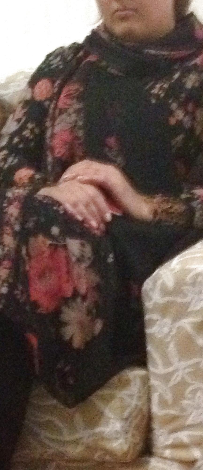 18P Hot Pakistani Mum Big Tits