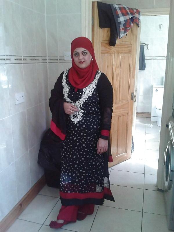 18P Hot Pakistani Mum Big Tits