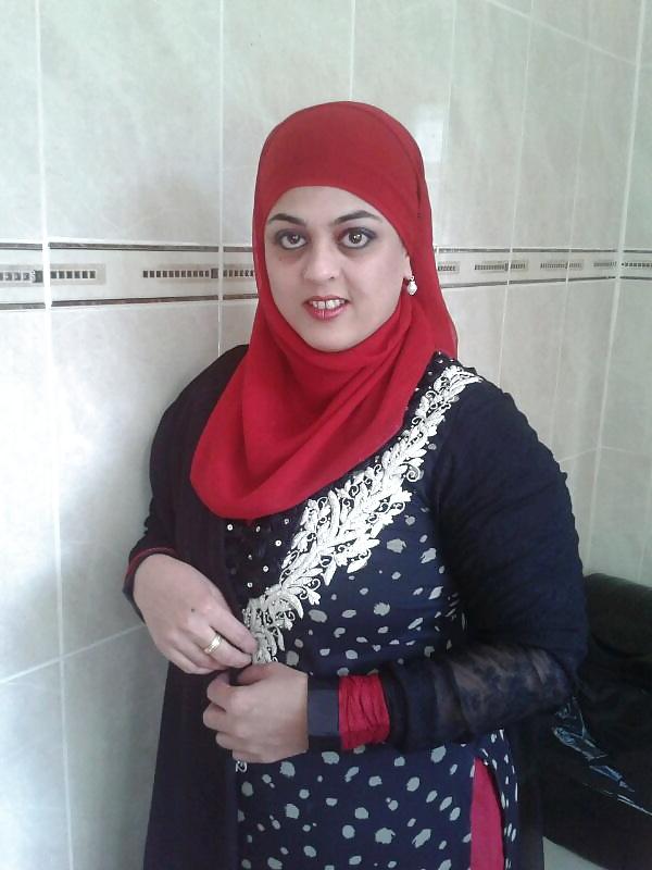 18P Hot Pakistani Mum Big Tits