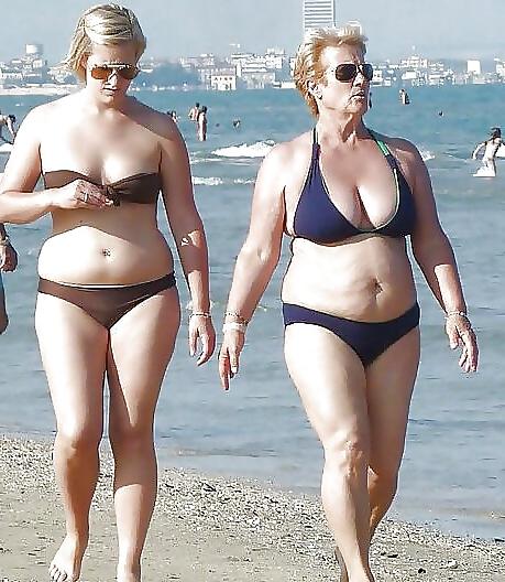 25P Hot Matures & Grannies in swimsuits!