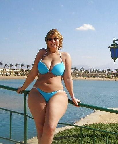 25P Hot Matures & Grannies in swimsuits!