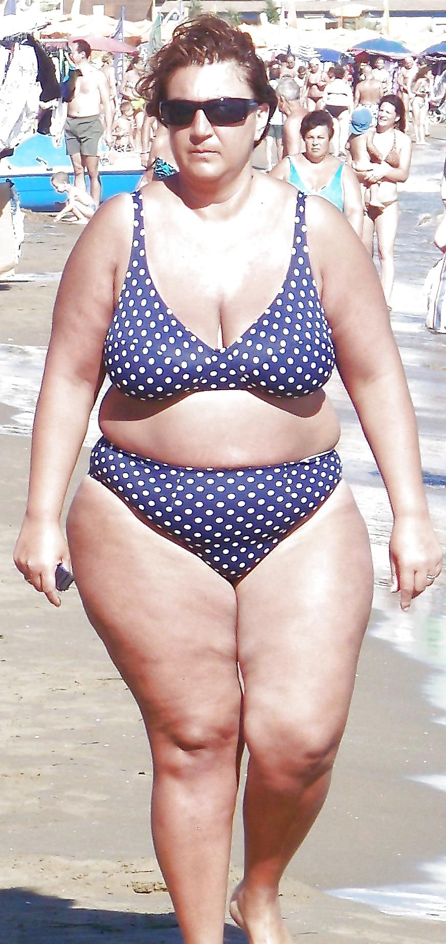 25P Hot Matures & Grannies in swimsuits!