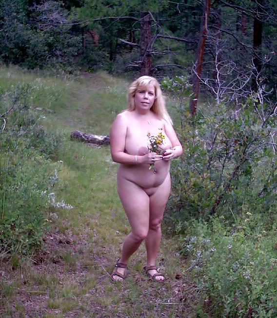 25P Posing for husband nude in the forest