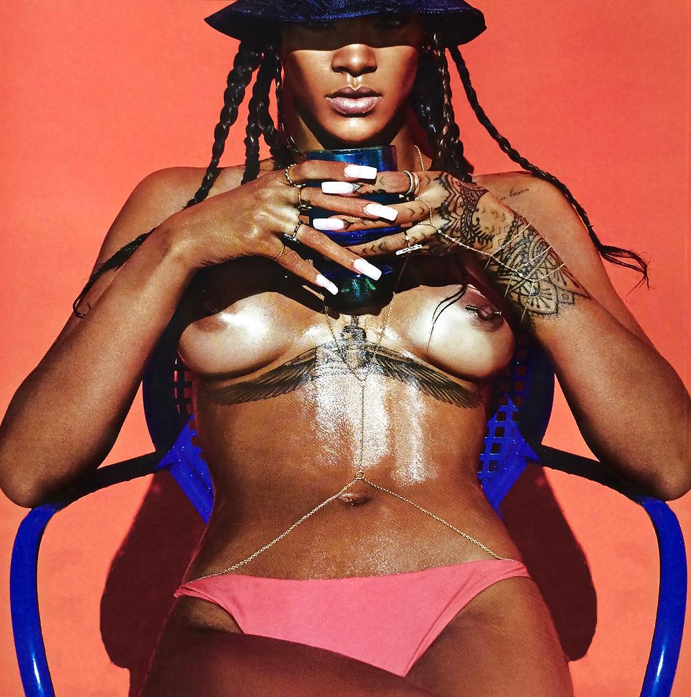 5P Rihanna Topless! (French Magazine Lui)