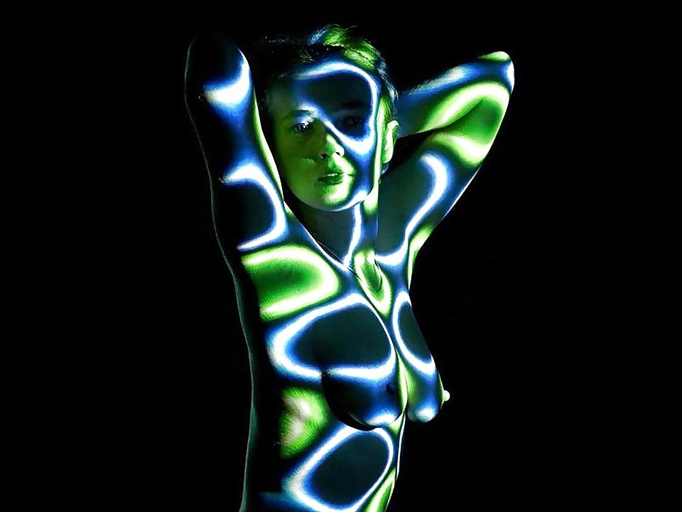 25P BODY PAINTING &LIGHT