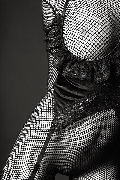25P More sensual photographs...