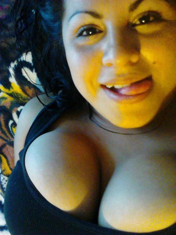 16P Busty Latino Milf