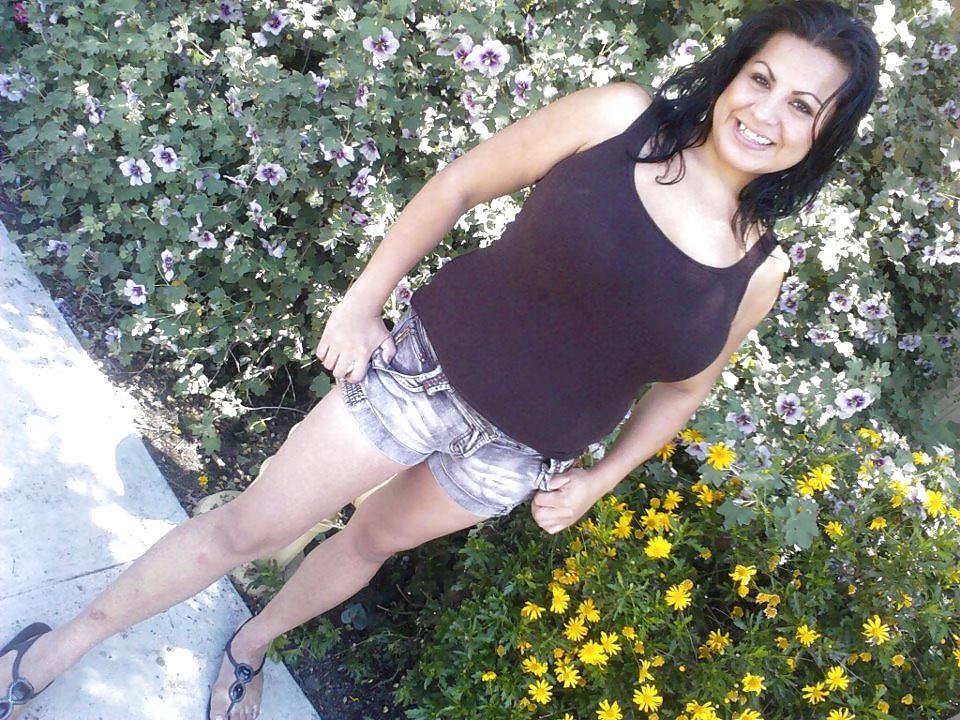 16P Busty Latino Milf