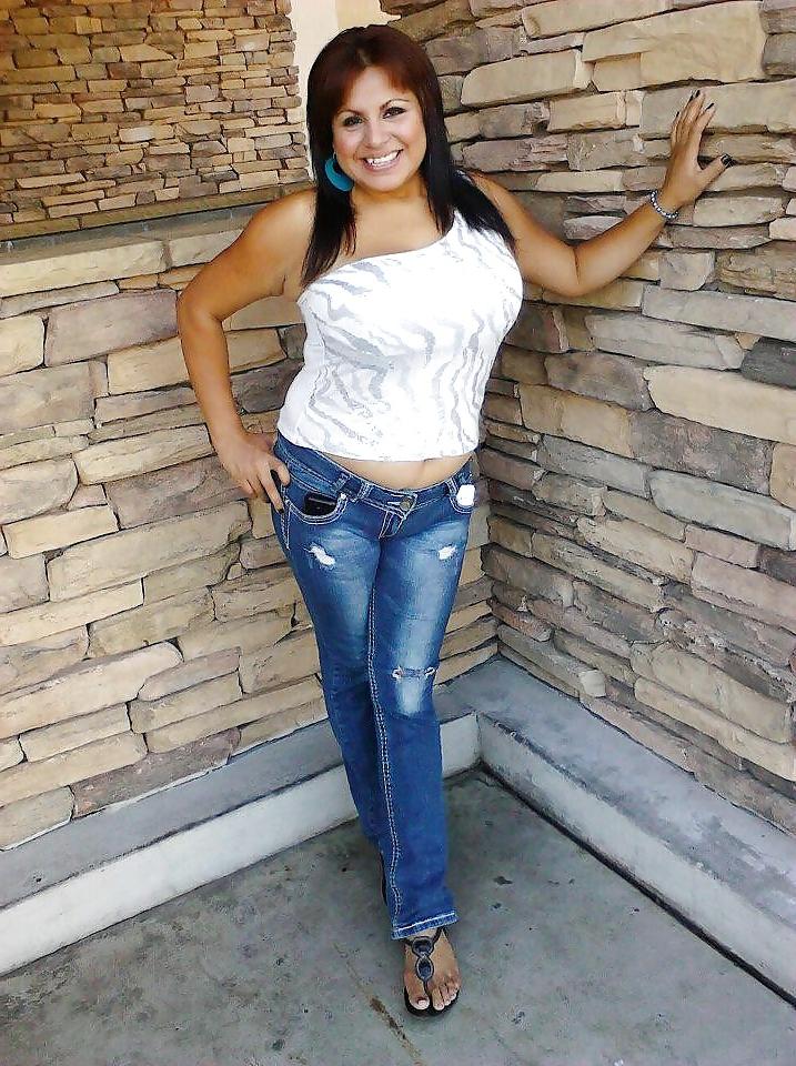 16P Busty Latino Milf