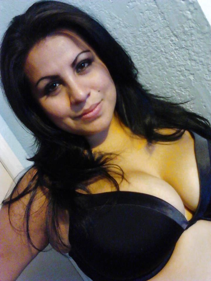 16P Busty Latino Milf