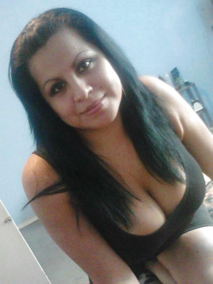 16P Busty Latino Milf