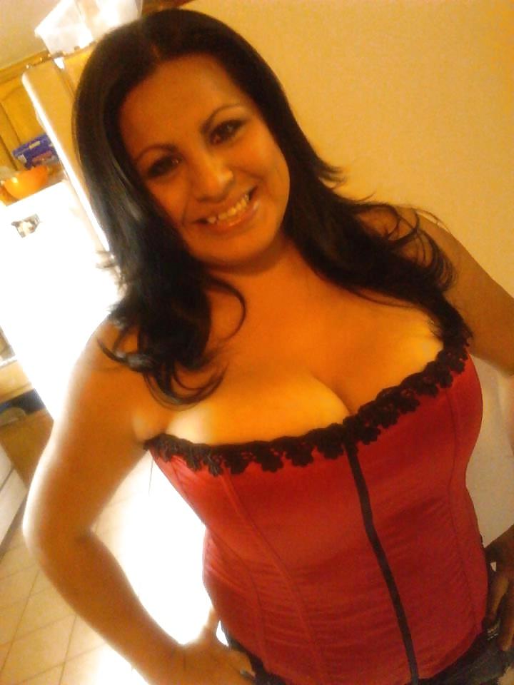 16P Busty Latino Milf