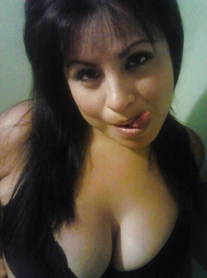 16P Busty Latino Milf
