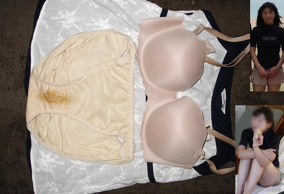 13P Dirty Japanese wife's pink pussy