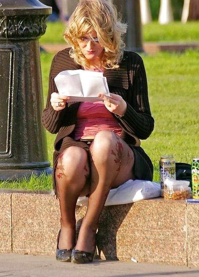 25P Upskirt and pantyhose 4