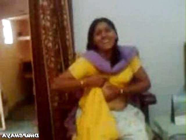 22P Pakistani women exposed her boobs to me